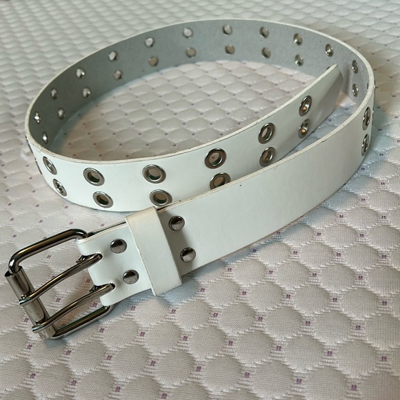 White double grommet leather belt. Small/ medium. - Picture 1 of 9